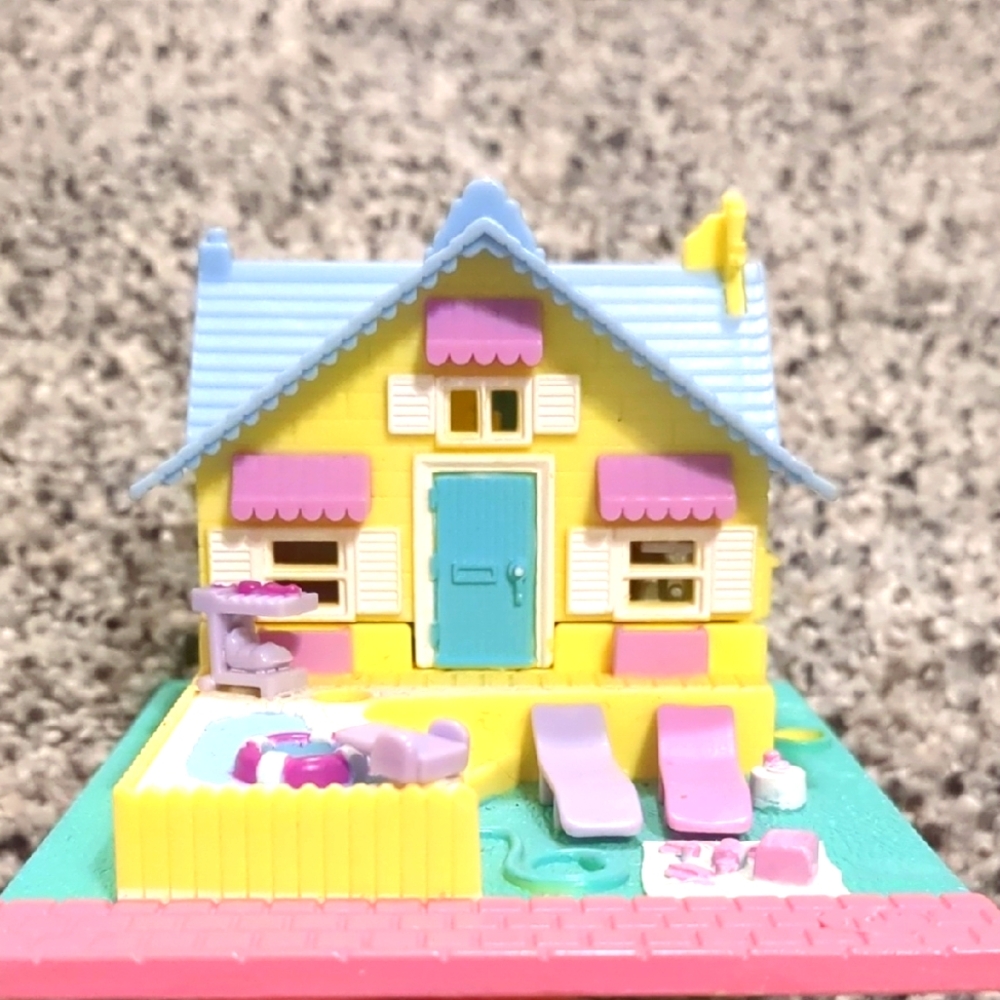 Vintage 1993 Blue Bird Summer Villa